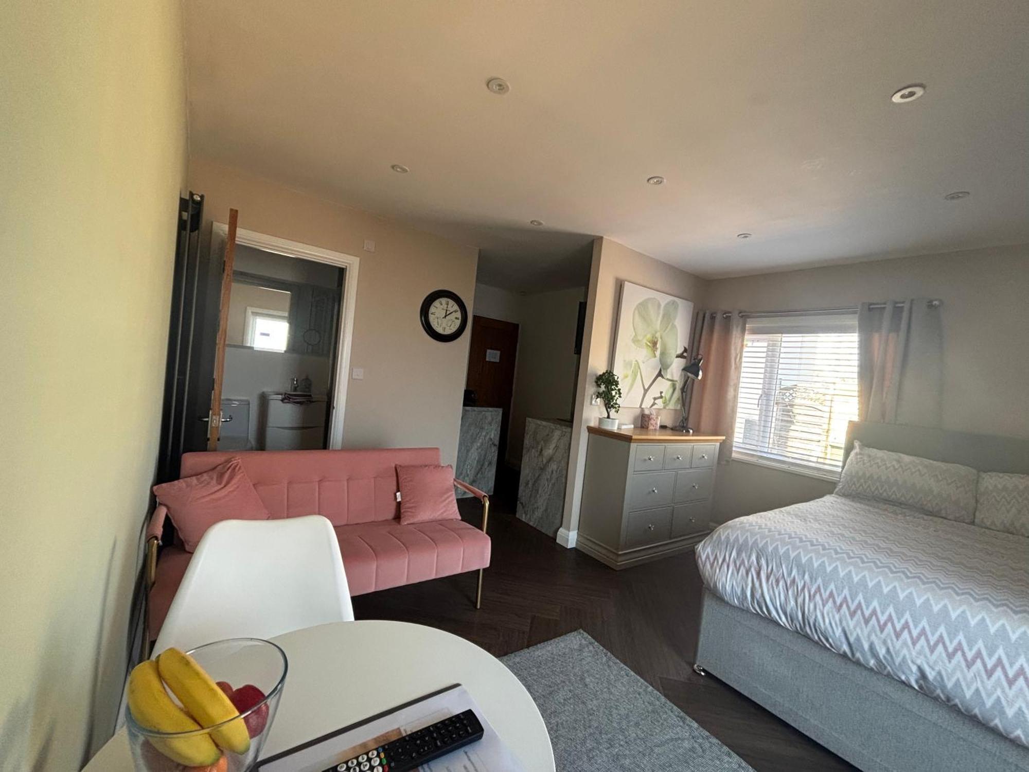 Apartment 1 Double Bed With Private Access